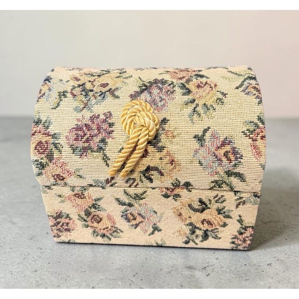 Vtg Floral Tapestry Fabric Jewelry Trinket Box With Ring Insert & Lid Tassel